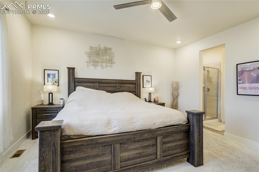 Image 22 of 50: Bedroom