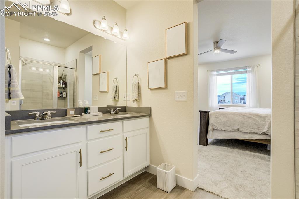 Image 24 of 50: Bathroom