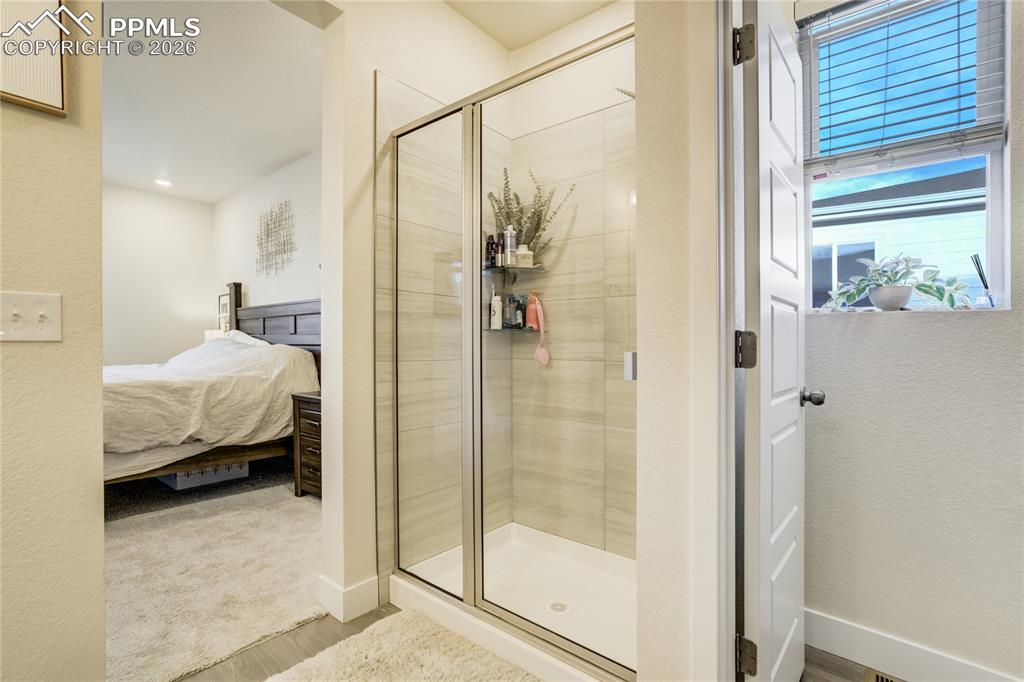 Image 25 of 50: Bathroom