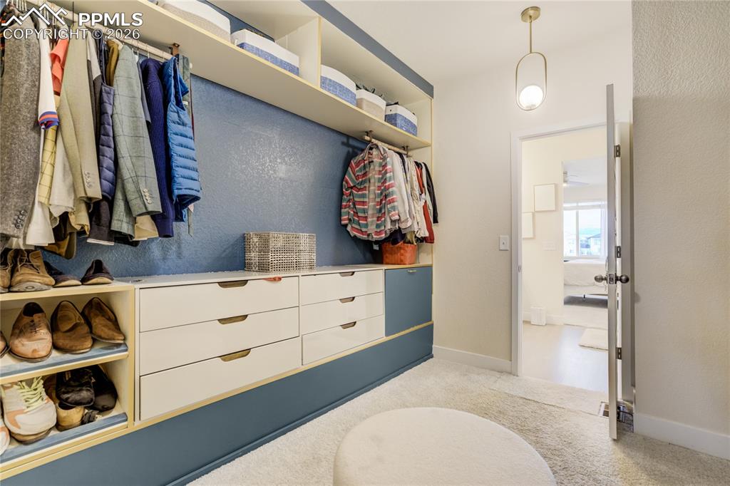 Image 27 of 50: Closet