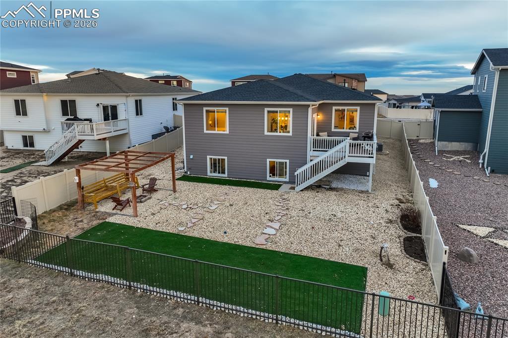 Image 50 of 50: Back of Structure