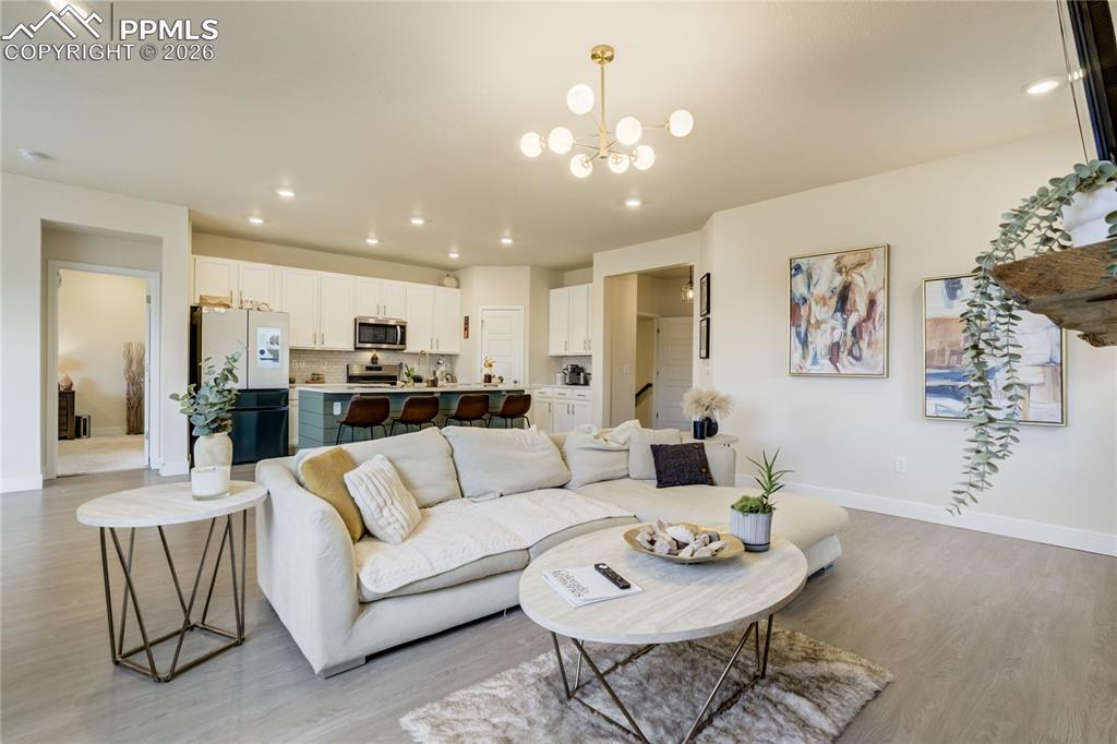 Image 7 of 50: Living Room