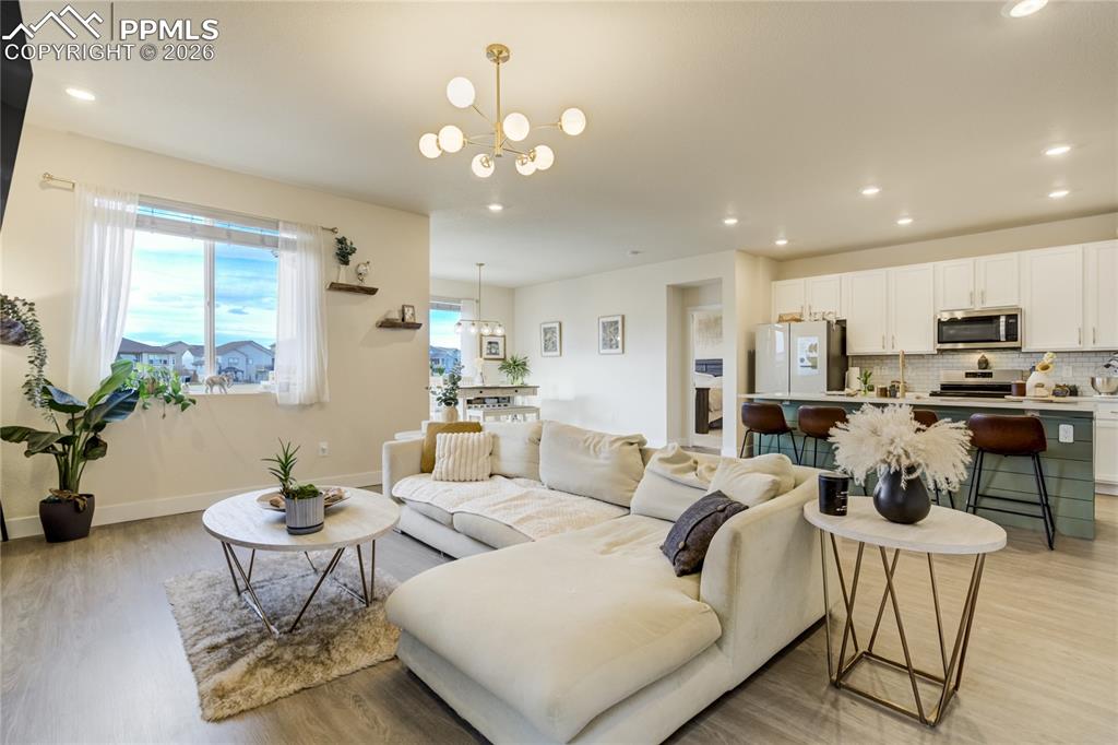 Image 8 of 50: Living Room