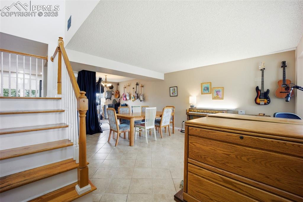 Image 14 of 49: Entrance Foyer