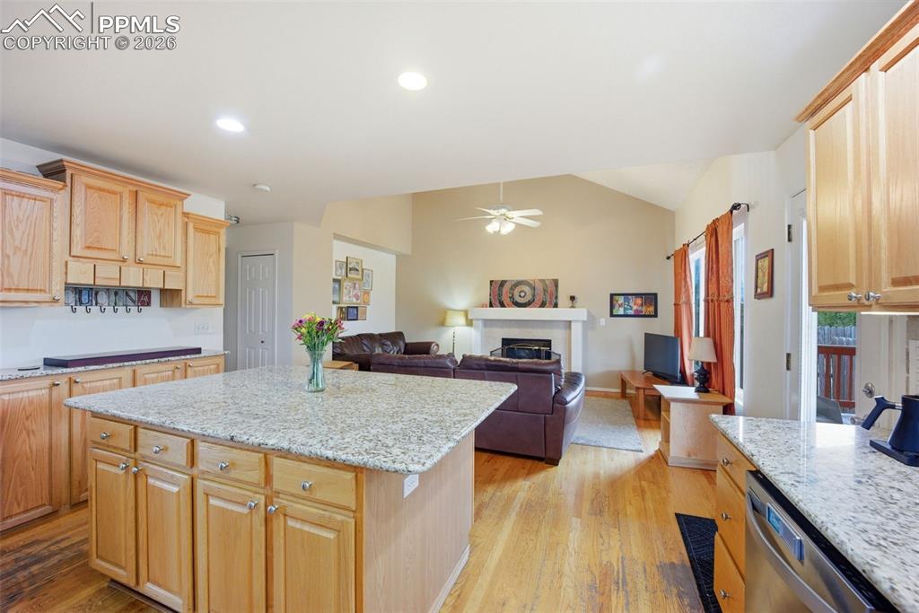 Image 7 of 49: Kitchen