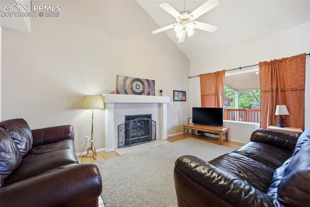 Image 9 of 49: Family Room