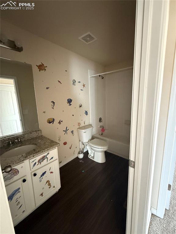 Image 10 of 25: Bathroom
