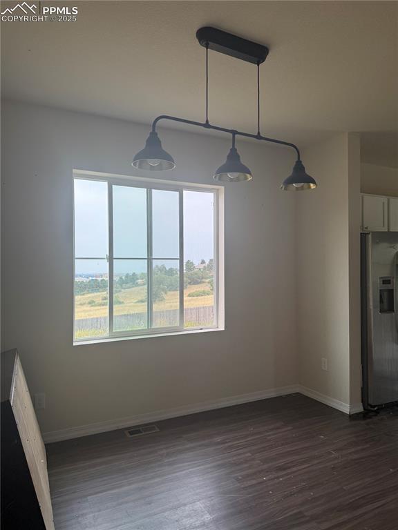 Image 5 of 25: Dining Area