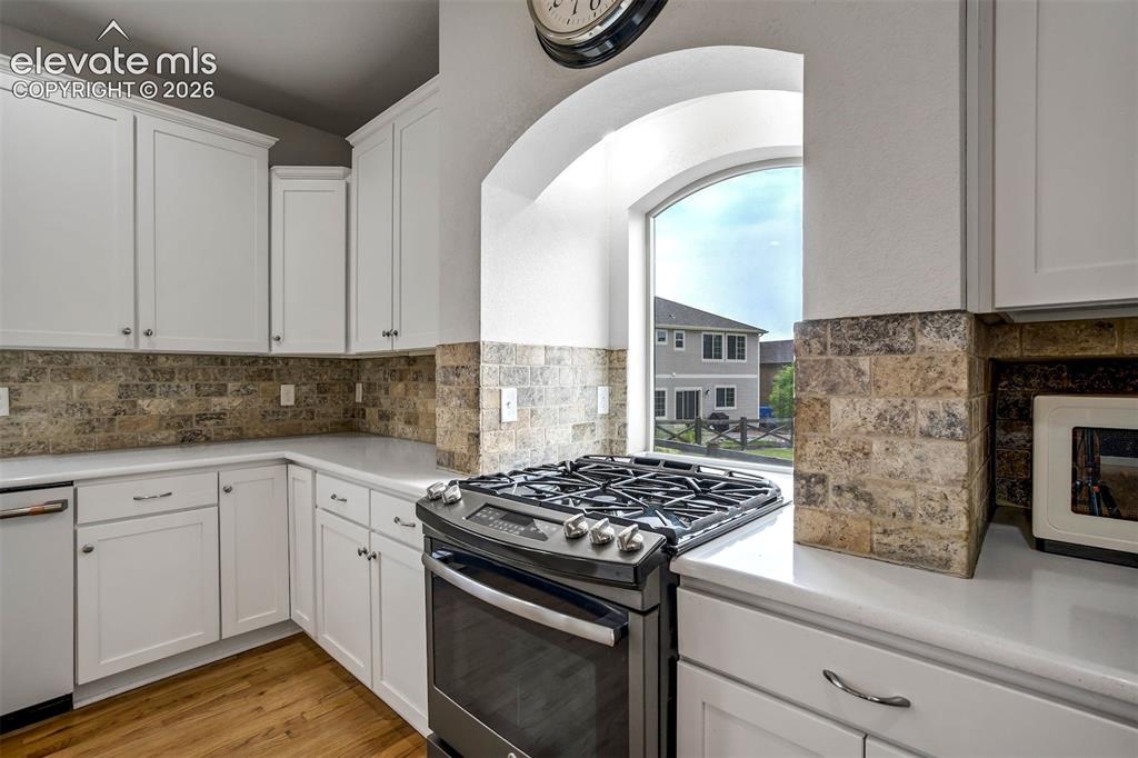 Image 11 of 50: Kitchen