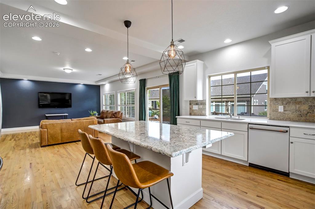 Image 8 of 50: Kitchen