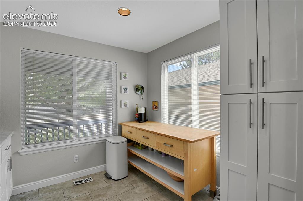 Image 10 of 28: Kitchen