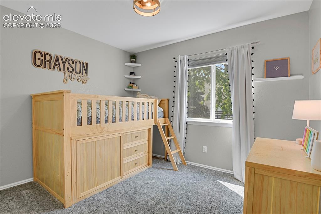 Image 19 of 28: Bedroom