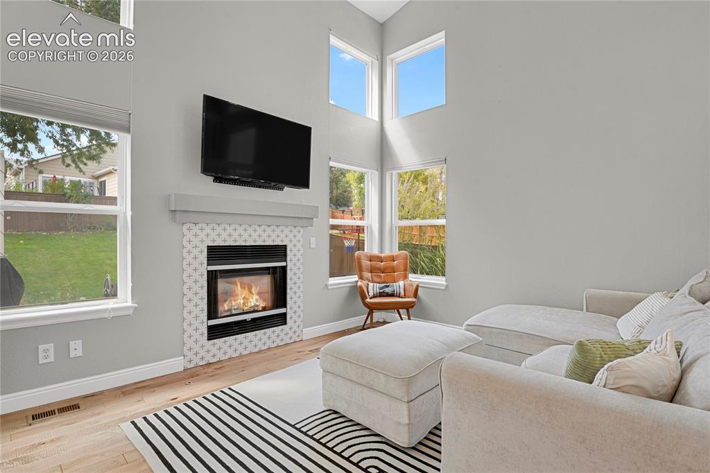 Image 5 of 28: Living Room