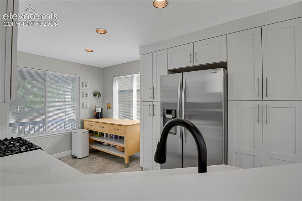 Image 9 of 28: Kitchen