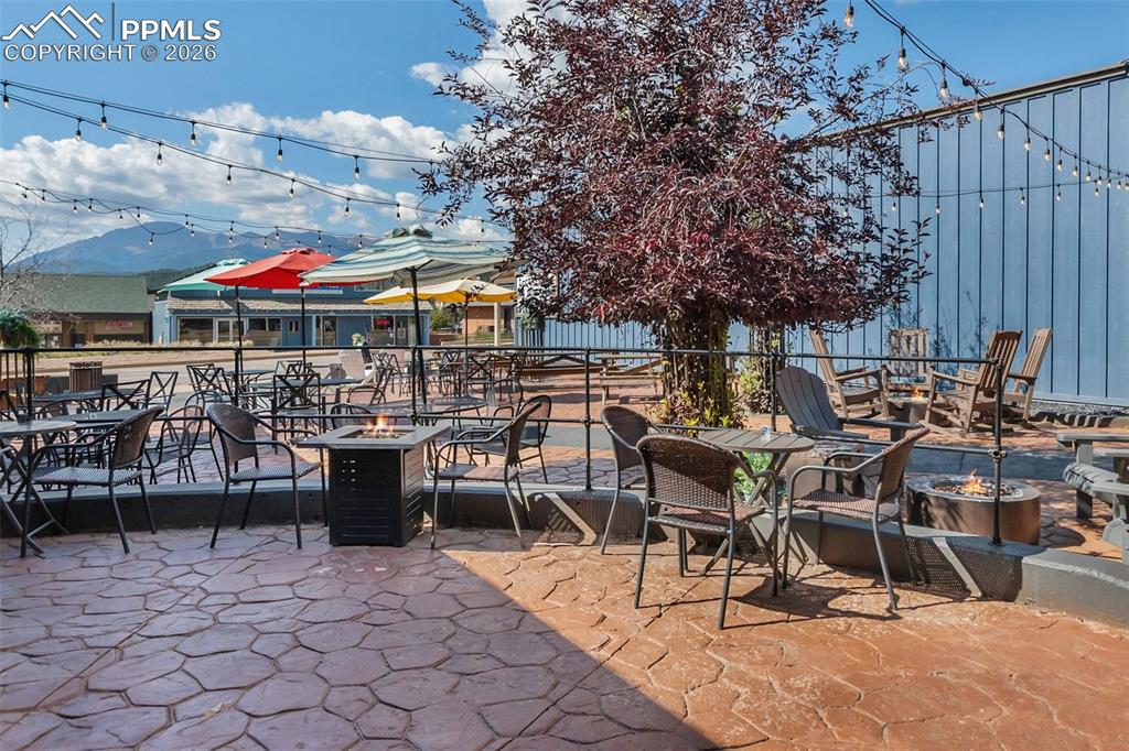 Image 14 of 50: Patio