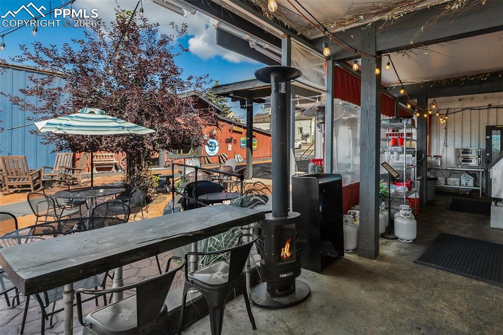 Image 18 of 50: Patio