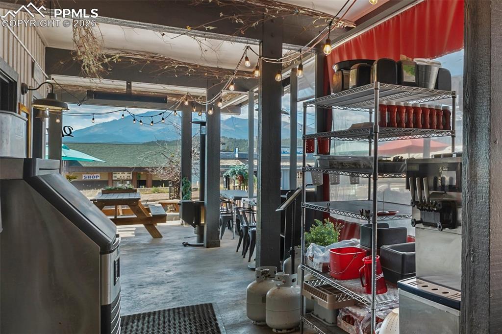 Image 19 of 50: Storage