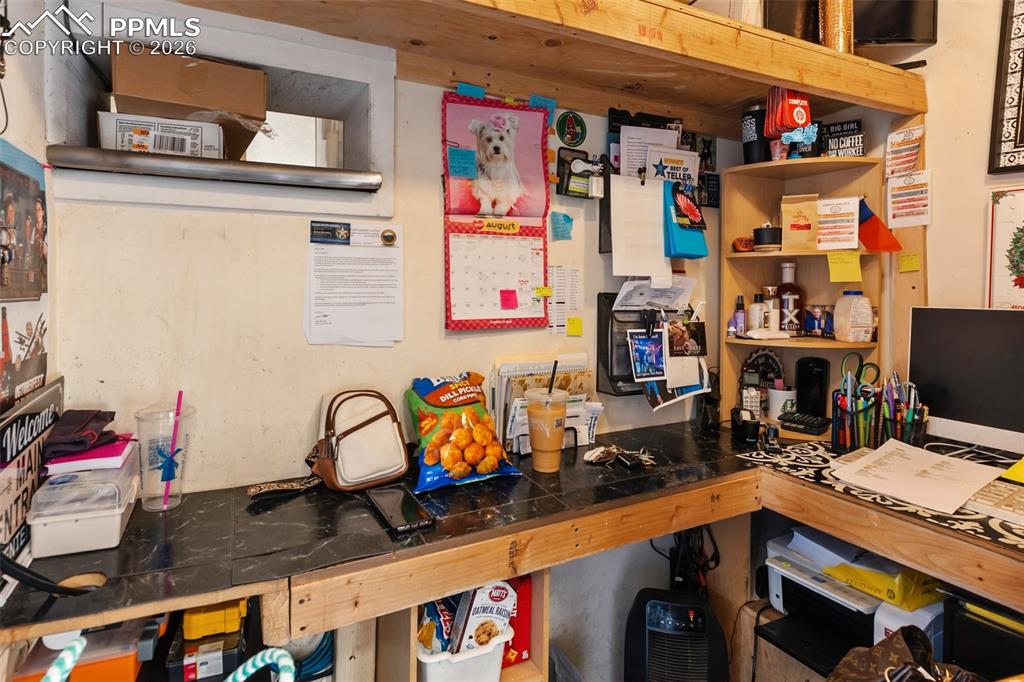 Image 31 of 50: Kitchen