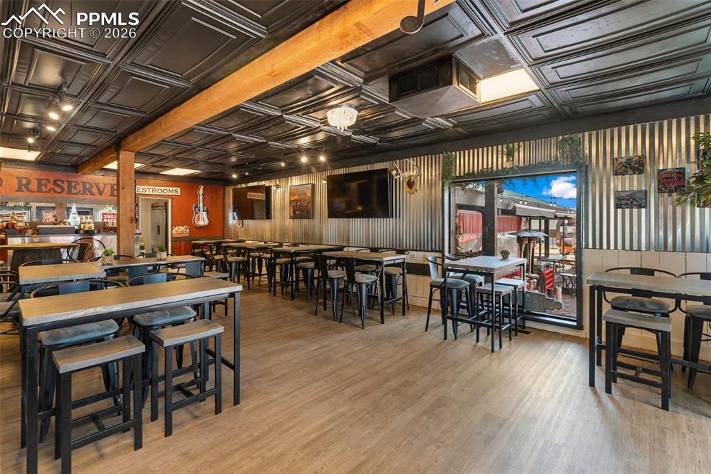 Image 34 of 50: Dining Area