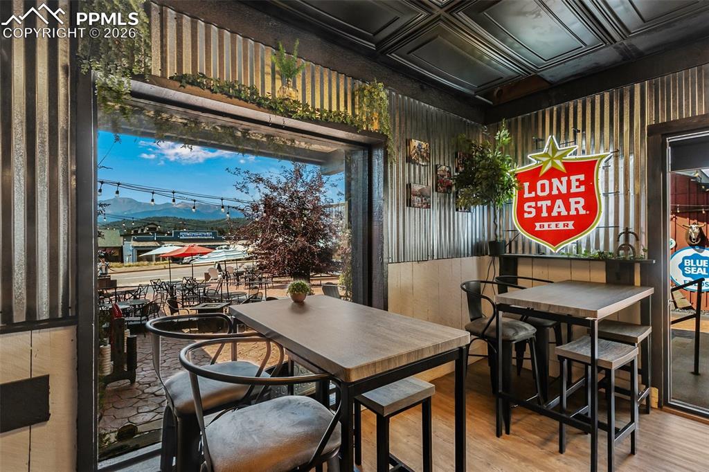 Image 36 of 50: Dining Area