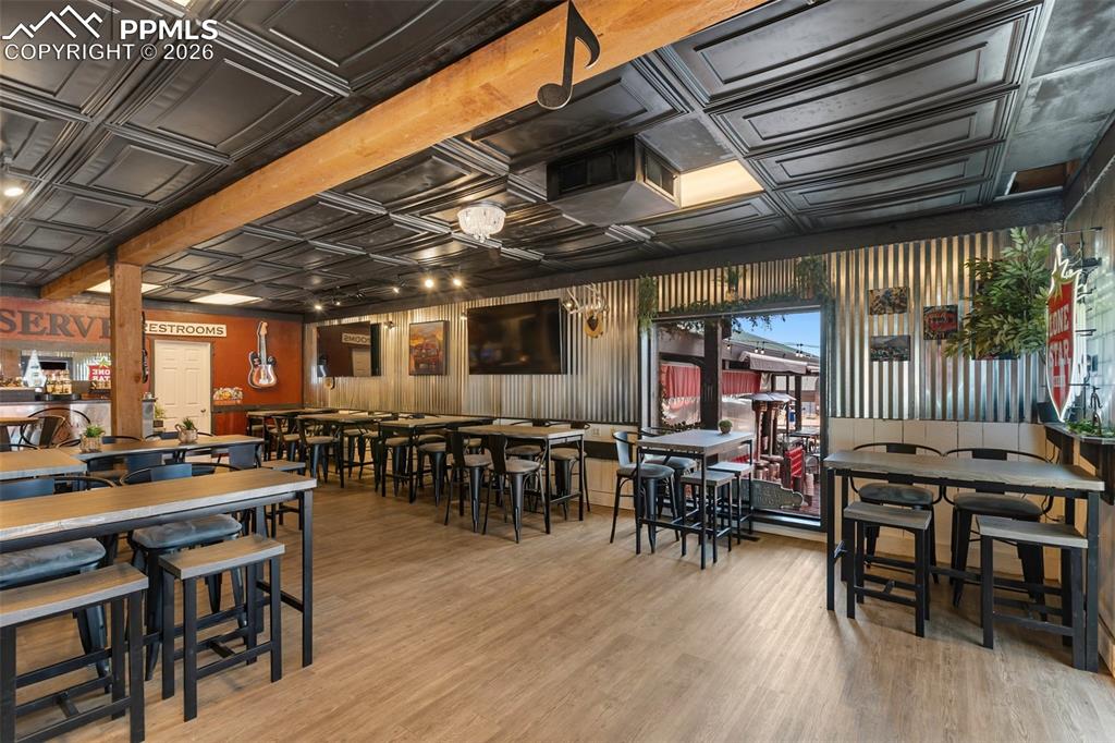 Image 37 of 50: Dining Area