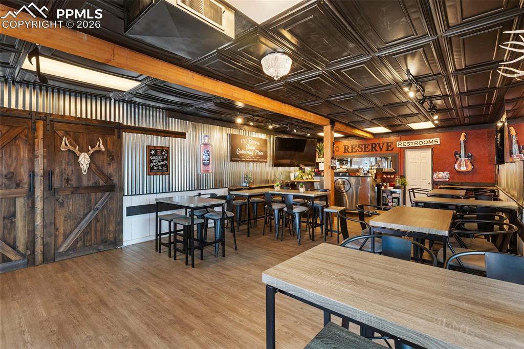 Image 38 of 50: Dining Area