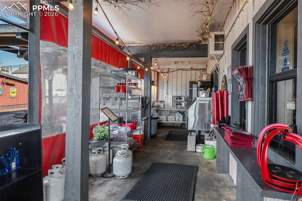 Image 40 of 50: Storage