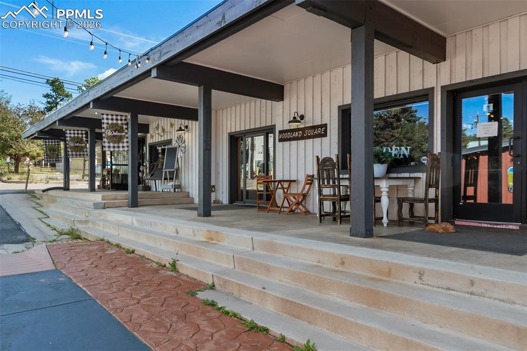 Image 49 of 50: Entry