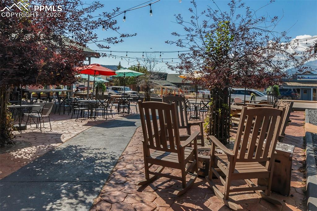 Image 7 of 50: Patio