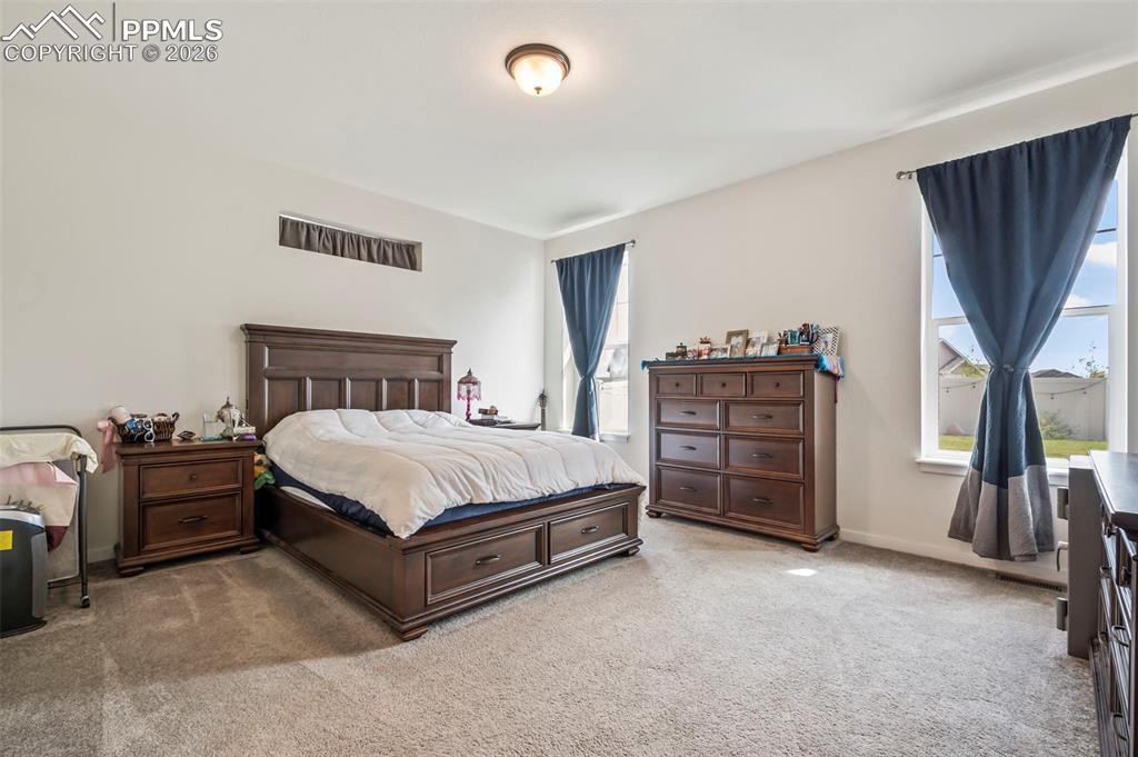 Image 11 of 27: Bedroom