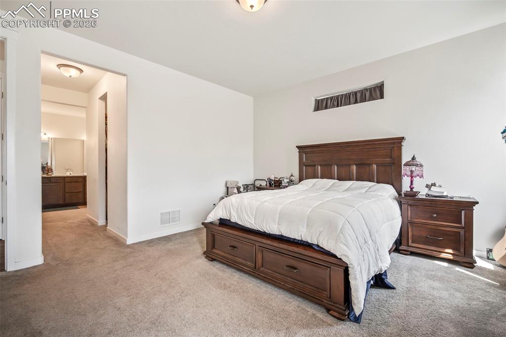 Image 12 of 27: Bedroom