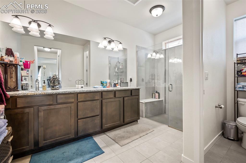 Image 13 of 27: Bathroom