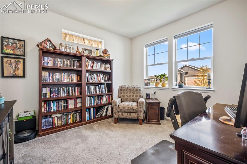 Image 15 of 27: Office