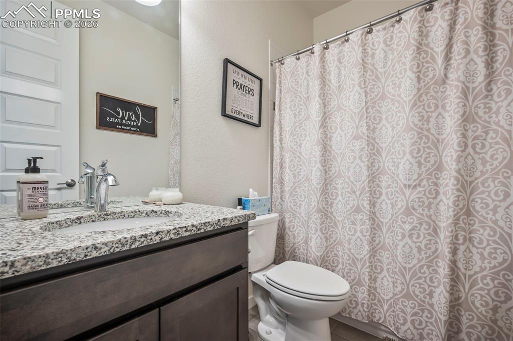 Image 16 of 27: Bathroom