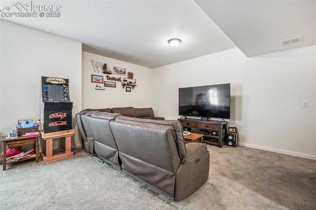 Image 19 of 27: Living Room