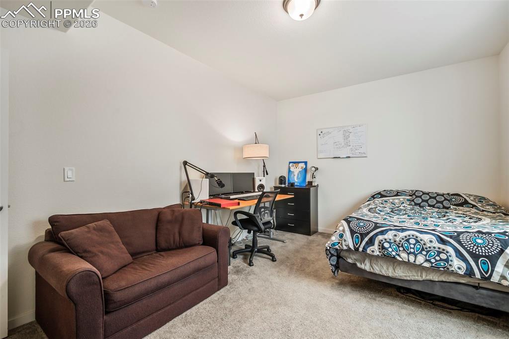 Image 22 of 27: Bedroom