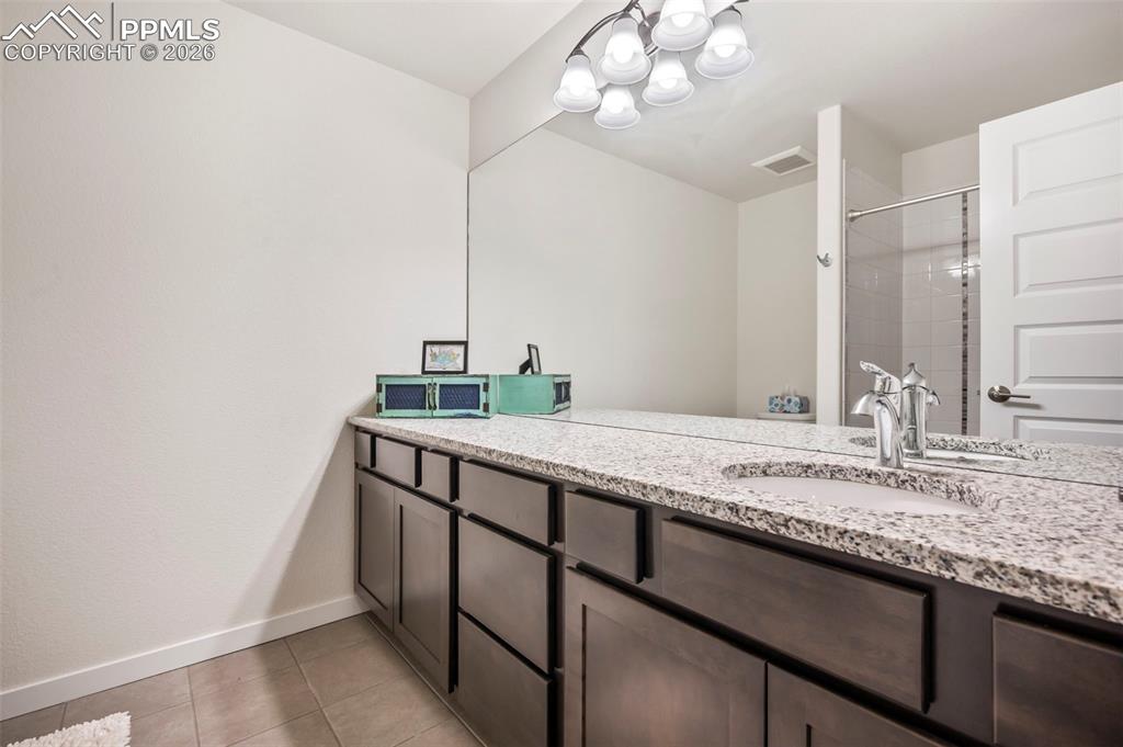 Image 23 of 27: Bathroom