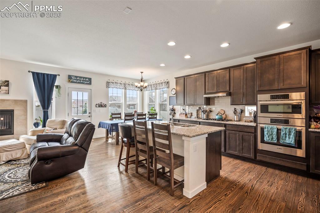 Image 4 of 27: Kitchen