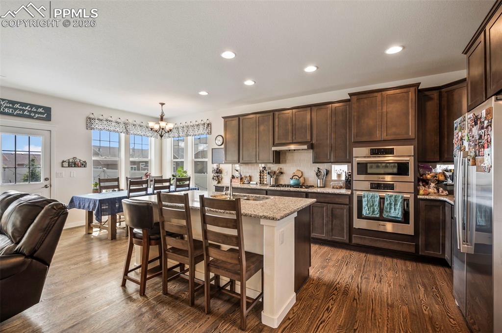 Image 5 of 27: Kitchen