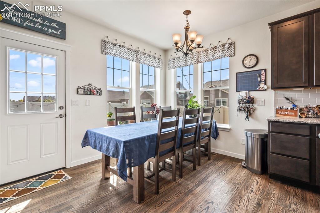 Image 7 of 27: Dining Area