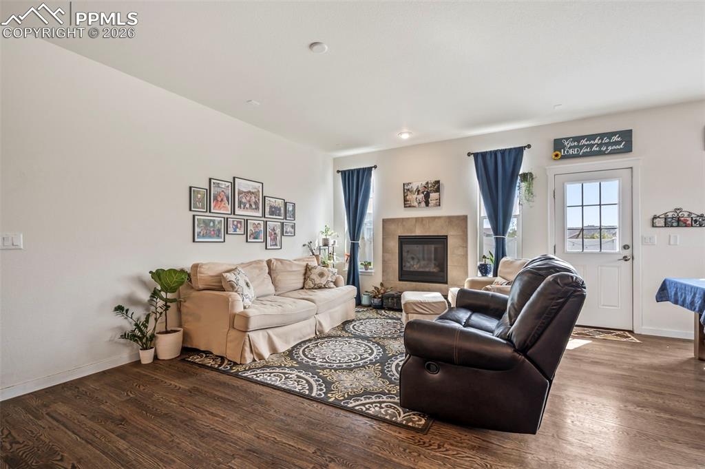 Image 8 of 27: Living Room