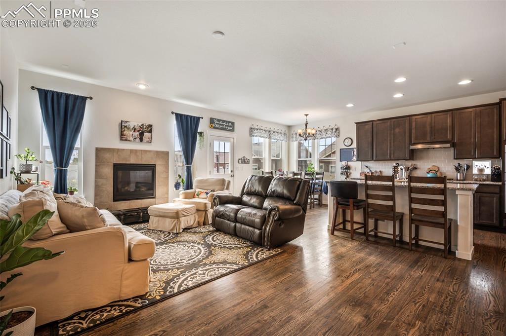 Image 9 of 27: Living Room