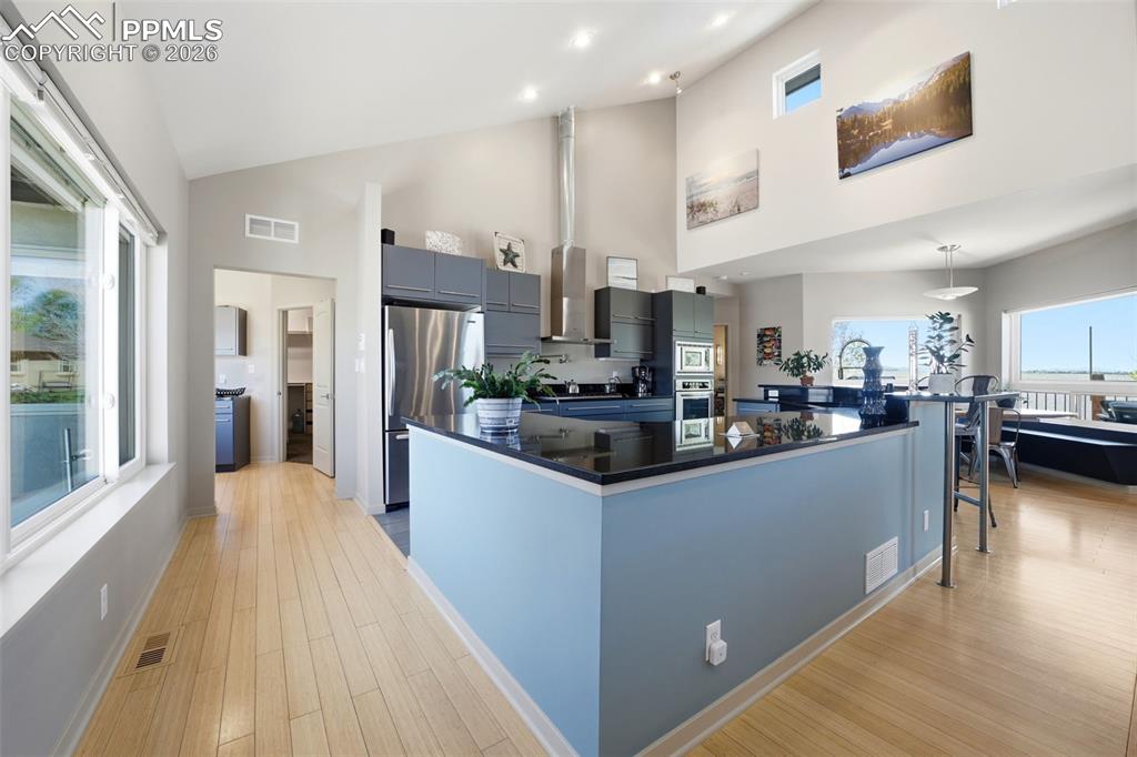 Image 11 of 50: Kitchen