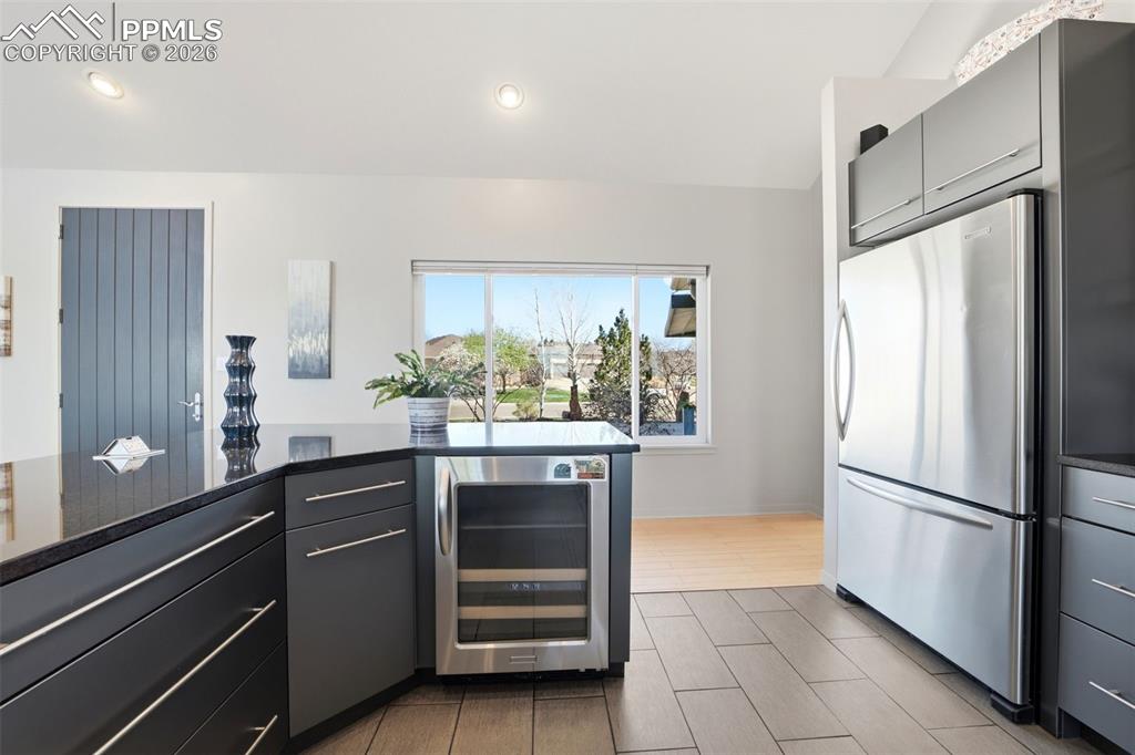 Image 14 of 50: Kitchen