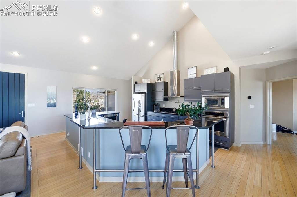 Image 15 of 50: Kitchen