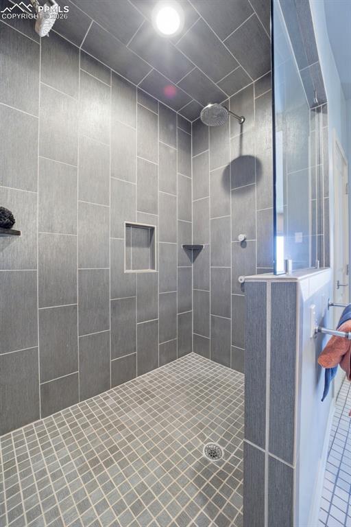 Image 24 of 50: Bathroom