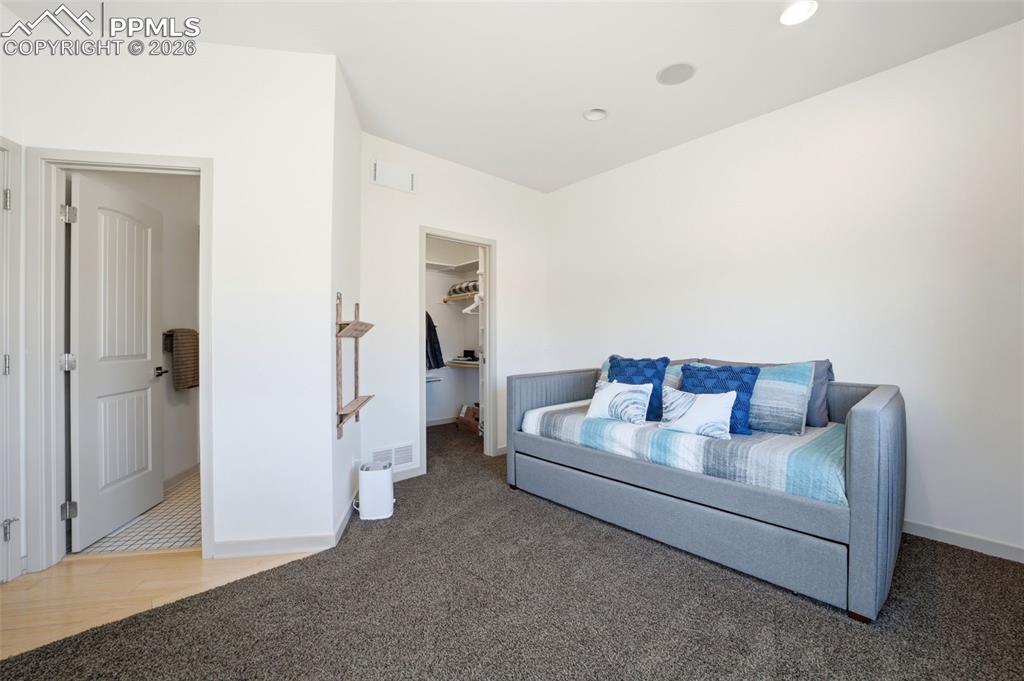 Image 25 of 50: Bedroom