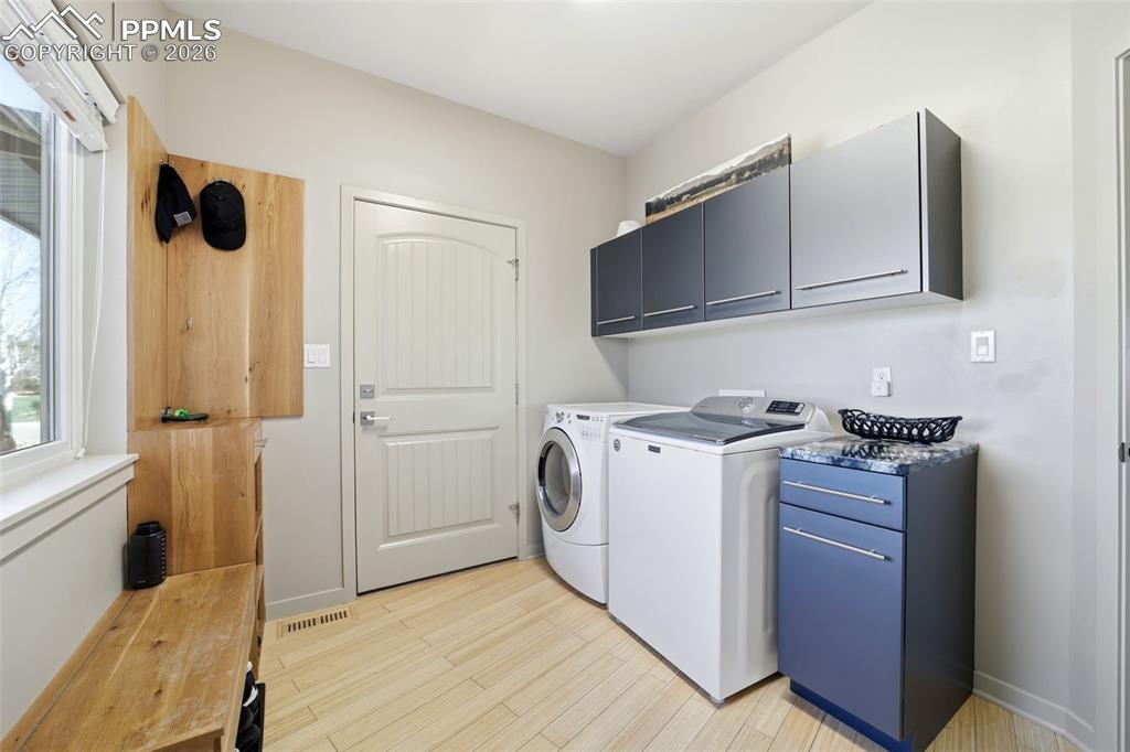 Image 28 of 50: Laundry