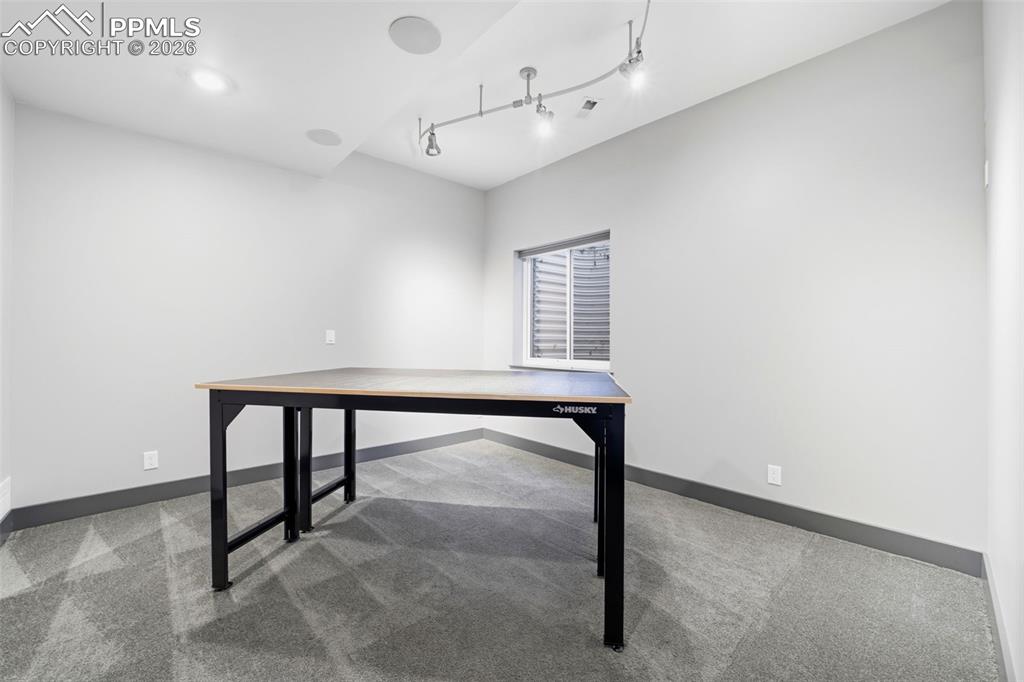 Image 32 of 50: Bedroom