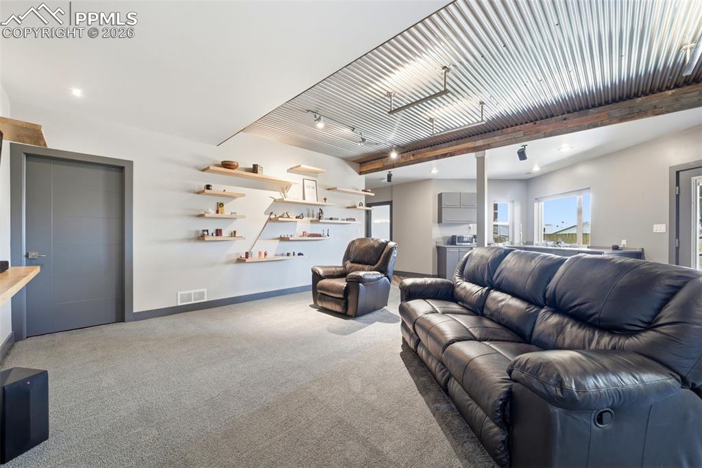 Image 33 of 50: Living Room